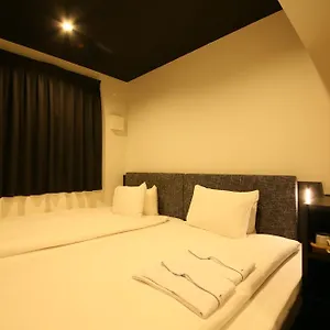 Hotel Trad Replay, Osaka